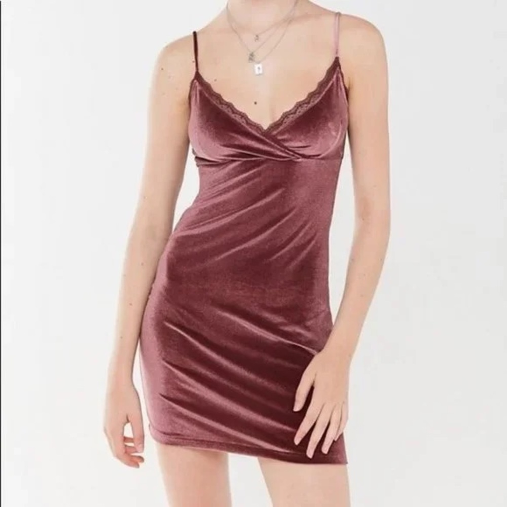 Urban Outfitters🌸Bernadette Velvet Mini Dress